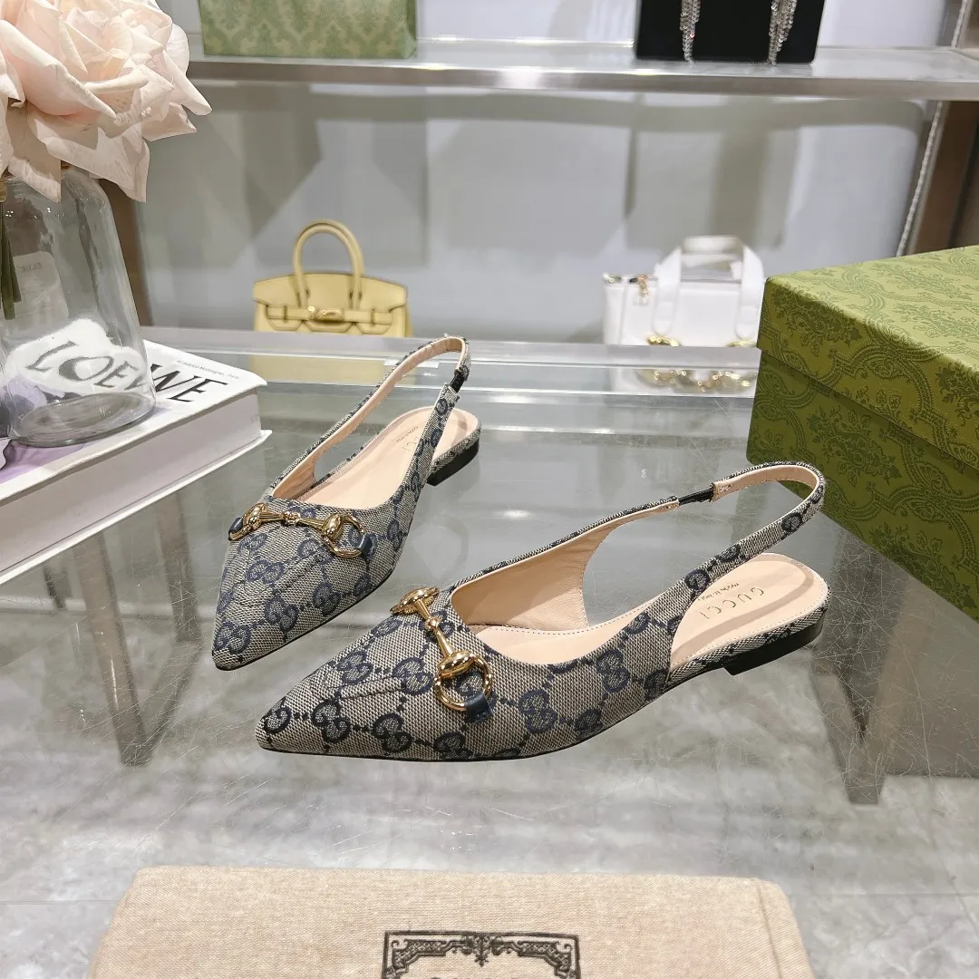 👟👟Ex-factory price 440👟👟 (genuine leather sole +40) Gucci Original GG canvas adds dazzling essence to these slingback pumps. Brown leather piping and light gold-toned hardware are complemented by beige and brown graphics. The pointed toe, elasticated straps and low heel all work together to create a comfortable fit. Upper: Made of first-layer imported patent cowhide/sheepskin lining. Outsole: Rubber non-slip outsole/genuine leather outsole. Size: 35-42 (34/41 42 customized, non-refundable)​